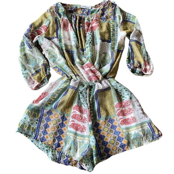 Million Bullpug Wm’s Sz Small V Neck Flowy Lined Lightweight Romper - Picture 2 of 6